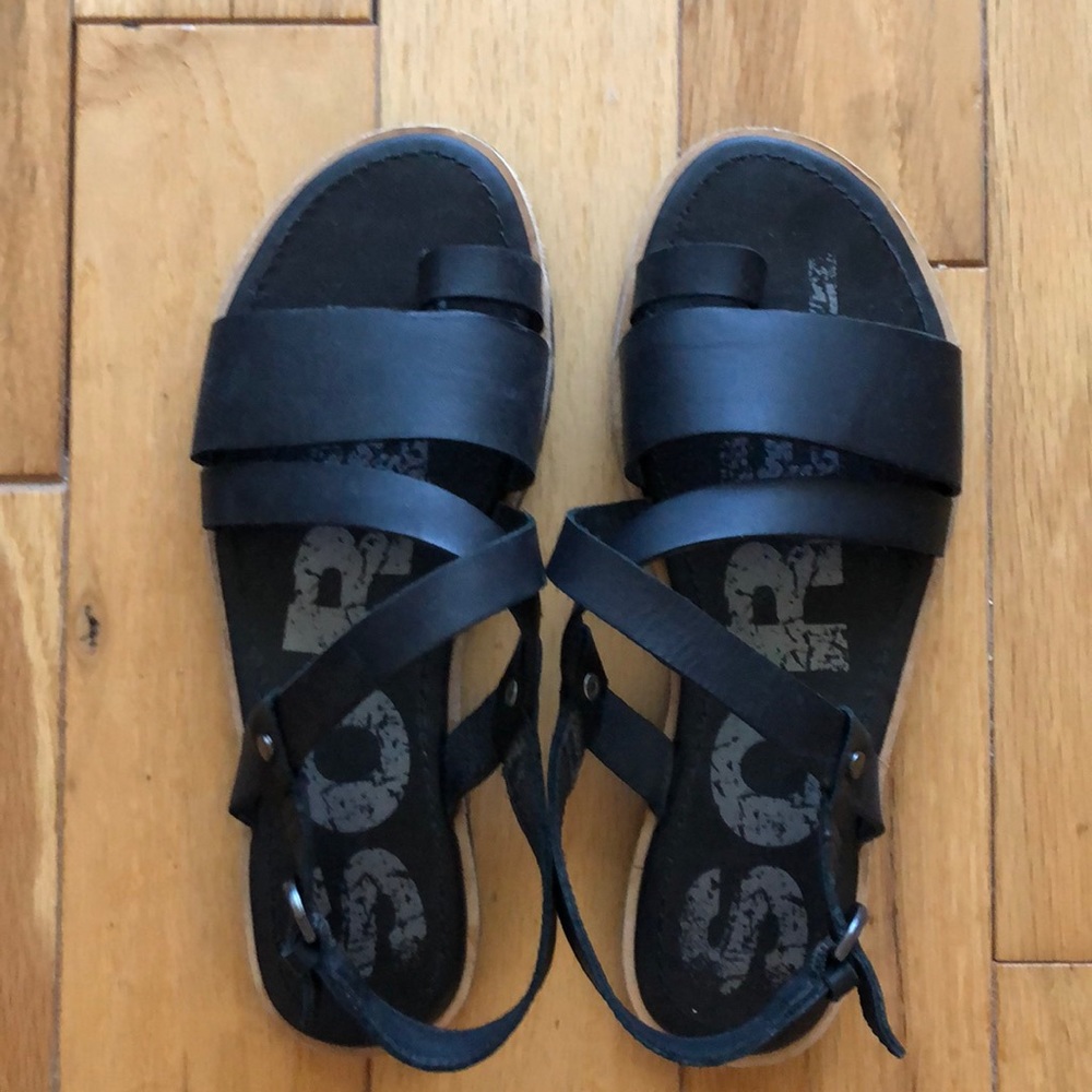 Sorel black leather flat boardwalk sandals sz6.5
